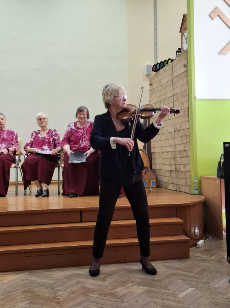 Sirds siltuma piepildīts koncerts filiālē “Iļģi” – viesojas ansamblis “Uzmet garu”