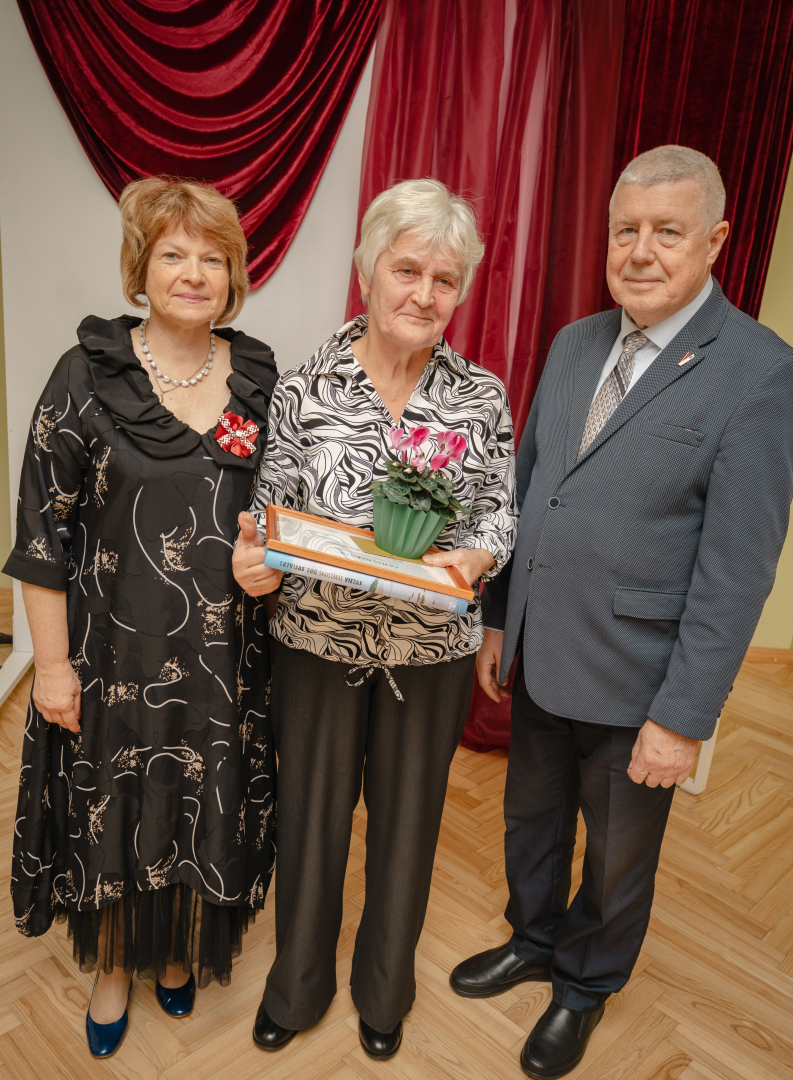 Sveicam izcilniekus
