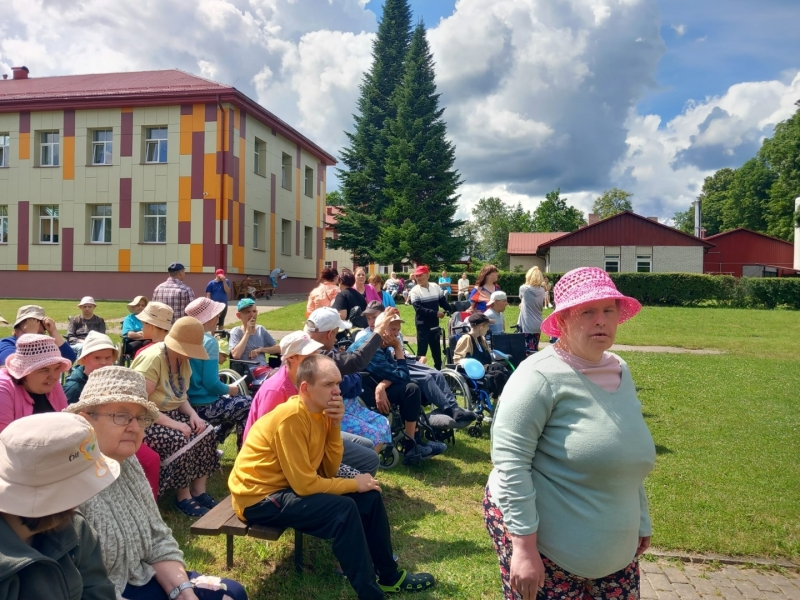 Sirsnīgs labdarības koncerts filiālē “Veģi”