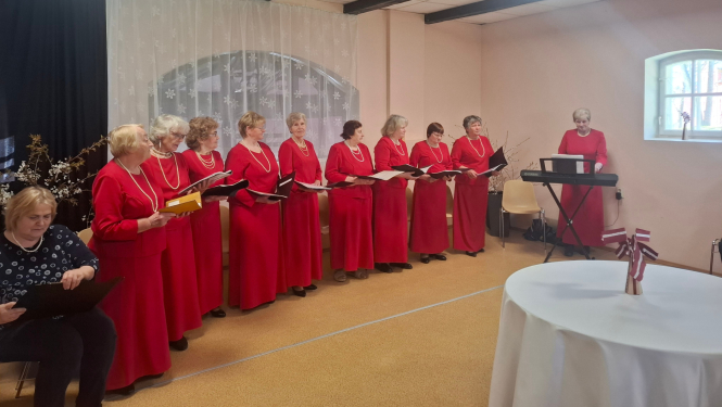 Baltā galdauta svētki “Aizvīķos” – kopības sajūta, tradīcijas un sirsnīgas dziesmas