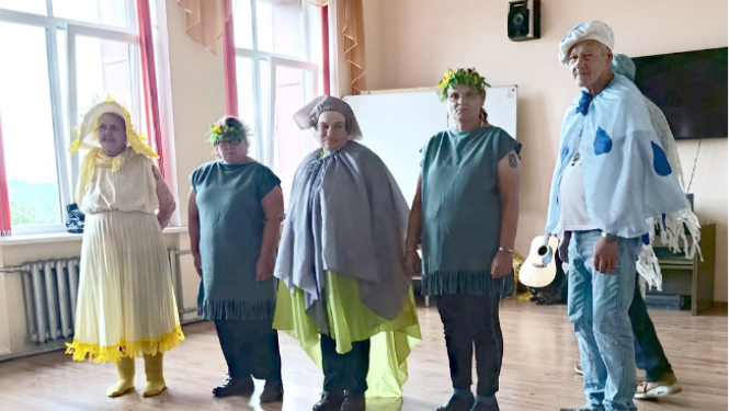 “Diskotēka dīķī” – jautrs un krāsains viesizrādes piedzīvojums filiālē “Veģi”