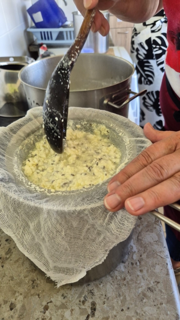 Siera siešanas tradīcijas Līgo noskaņās