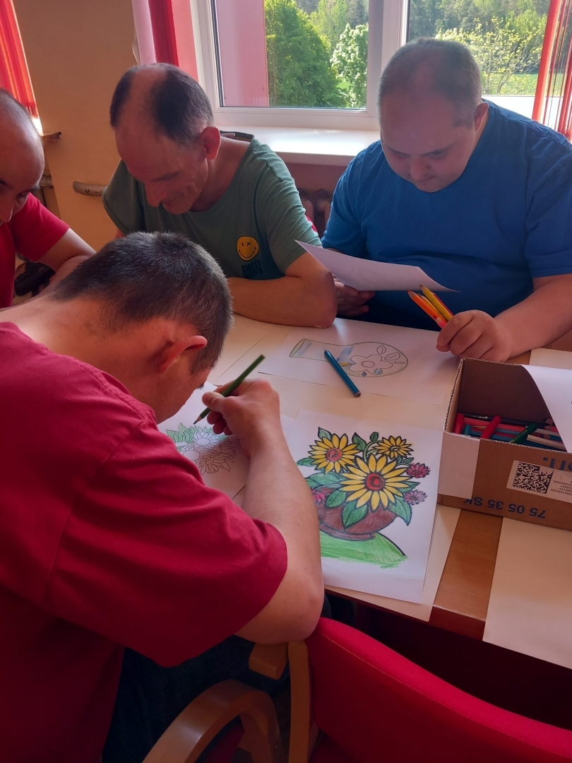 No vienkāršas burciņas līdz skaistai vāzei