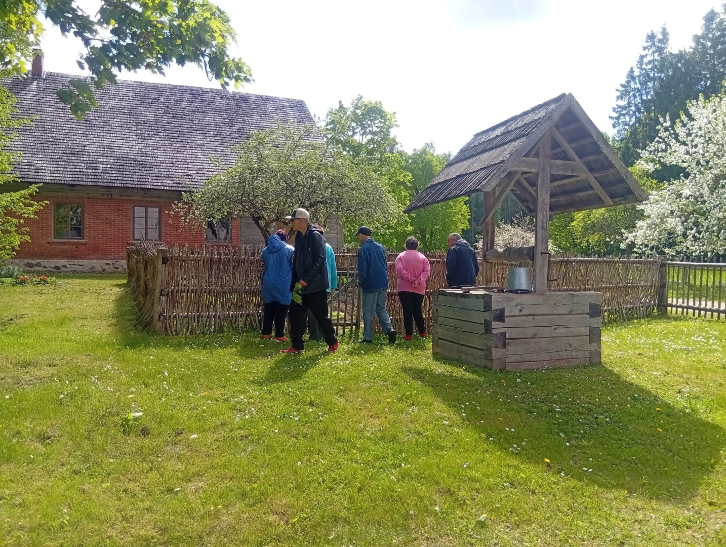 Filiāles “Dundaga” klienti iepazīst Kubalu skolas muzeju
