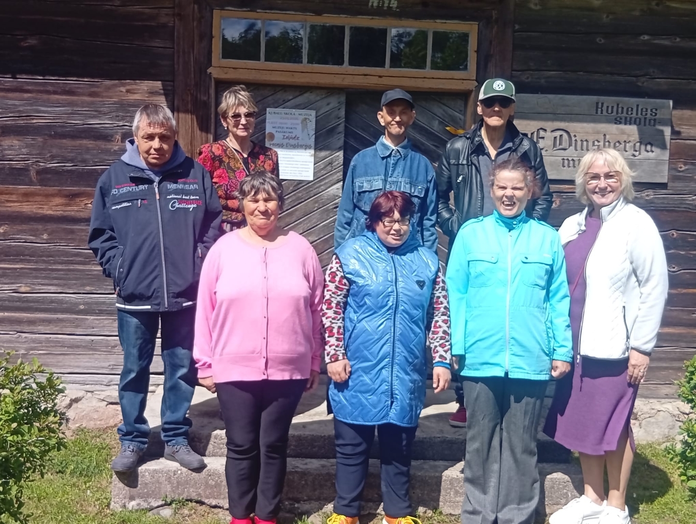 Filiāles “Dundaga” klienti iepazīst Kubalu skolas muzeju