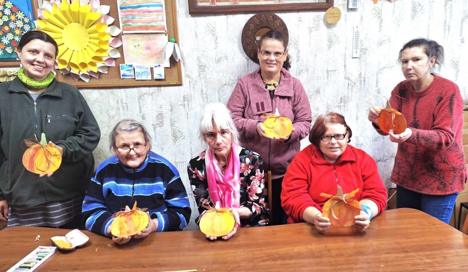 VSAC “Kurzeme” Dundagas filiālē radošajās darbnīcās tapuši rudenim atbilstoši dekoratīvi darbiņi.