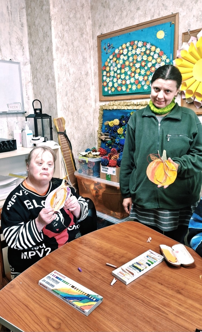 VSAC “Kurzeme” Dundagas filiālē radošajās darbnīcās tapuši rudenim atbilstoši dekoratīvi darbiņi.