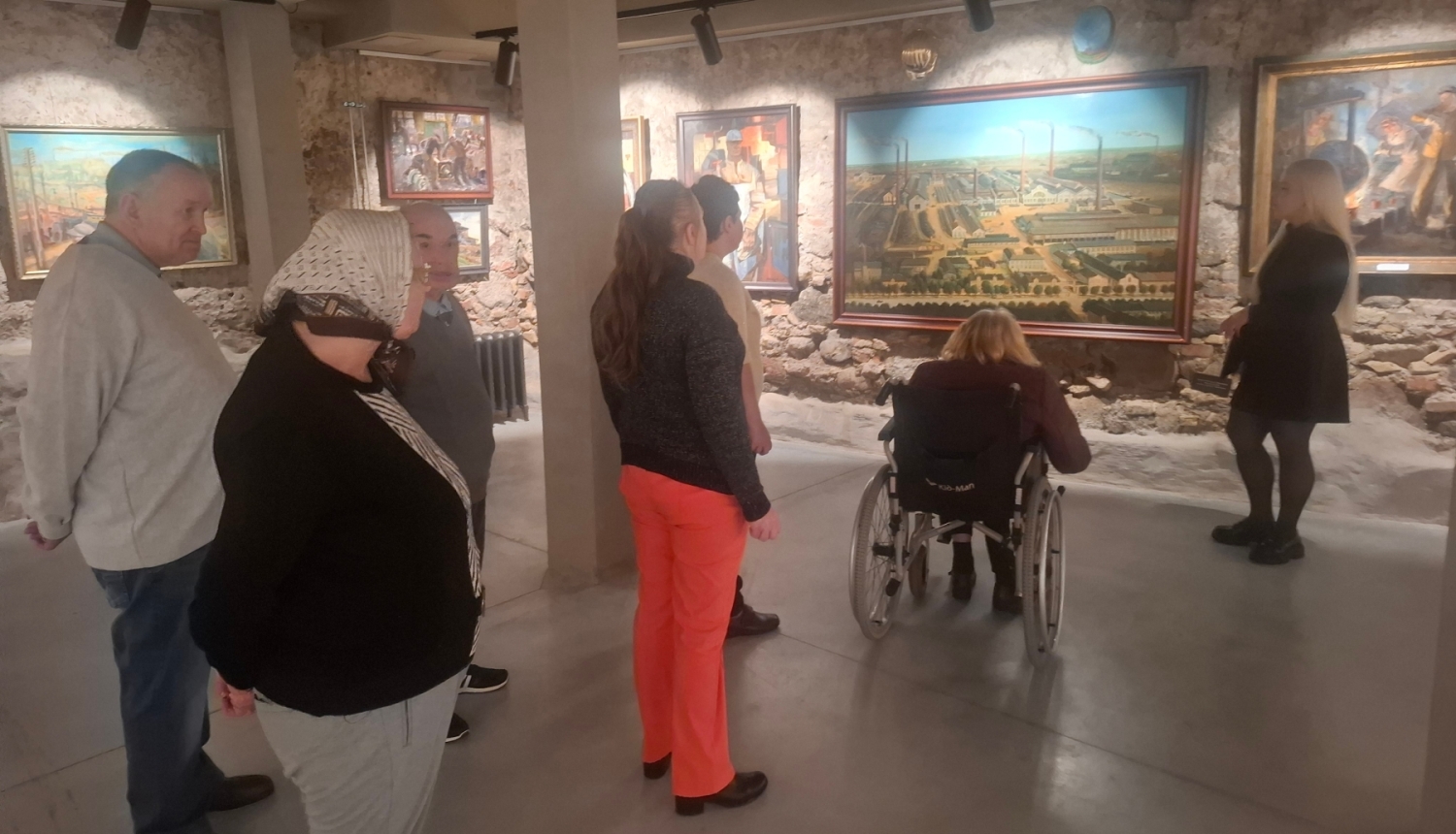 Mākslas un kultūras piedzīvojums Liepājā – “Aizvīķu” klienti viesojas muzejā