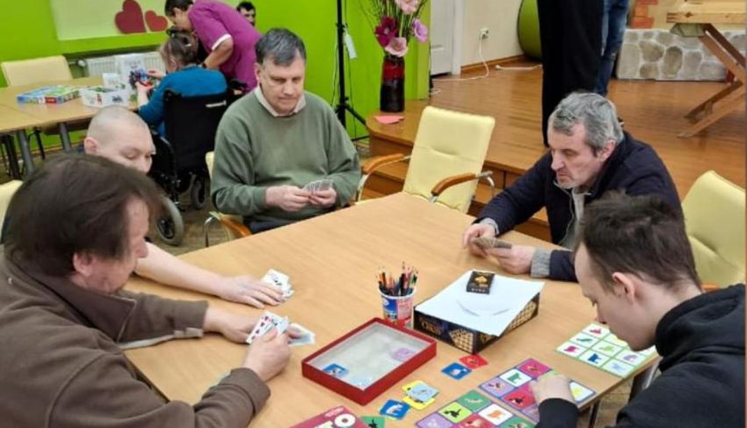 Azarta un smaidu pilna “Galda spēļu pēcpusdiena” filiālē “Iļģi”