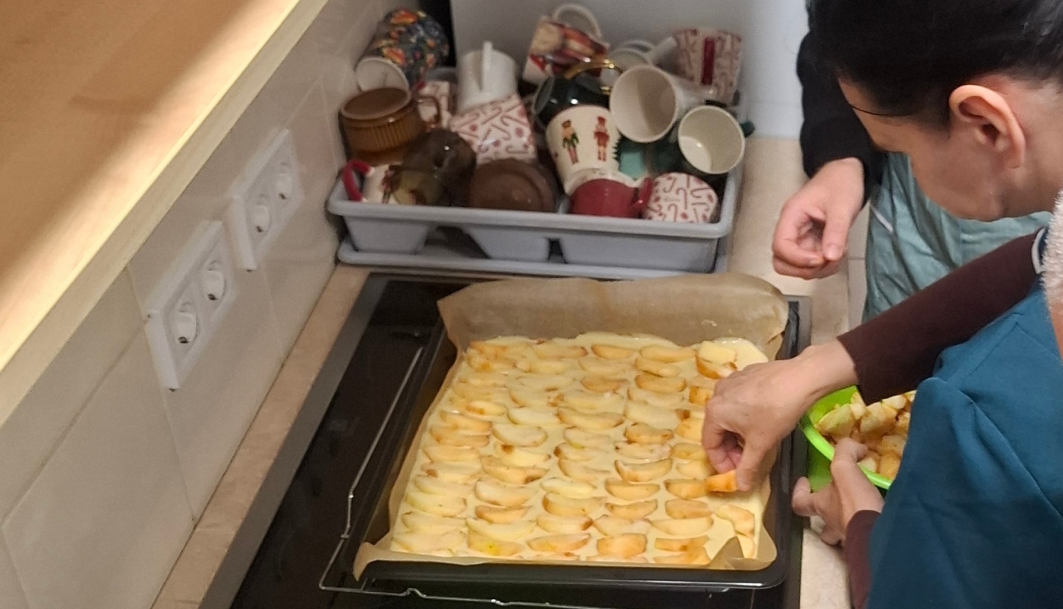 Rudens smarža un kopā būšanas prieks – ābolu plātsmaize “Aizvīķos”