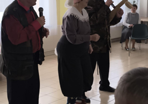 Pavasari ieskandinot – “Gudenieku” filiālē dziesmas, dejas un sirsnīgi smaidi