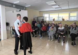Pavasari ieskandinot – “Gudenieku” filiālē dziesmas, dejas un sirsnīgi smaidi
