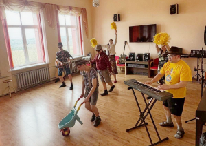 Kad zvaigznes tiekas: mūzika, radošums un prieks “Veģos”