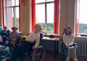 Krāsaino cepuru karnevāls “Veģos” – radošuma, prieka un smaidu diena