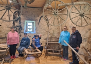 Filiāles “Dundaga” klienti iepazīst Kubalu skolas muzeju