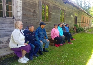 Filiāles “Dundaga” klienti iepazīst Kubalu skolas muzeju