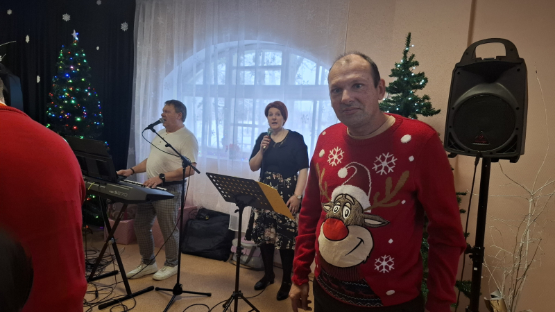 Ar dziesmām un dejām sagaidot Jauno gadu “Aizvīķos”