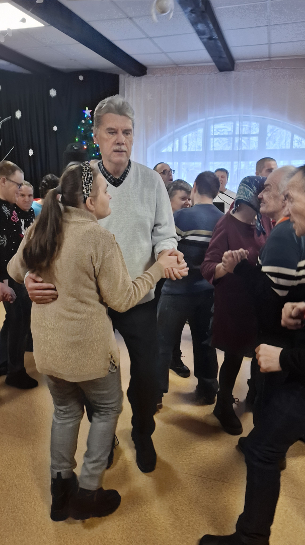 Ar dziesmām un dejām sagaidot Jauno gadu “Aizvīķos”