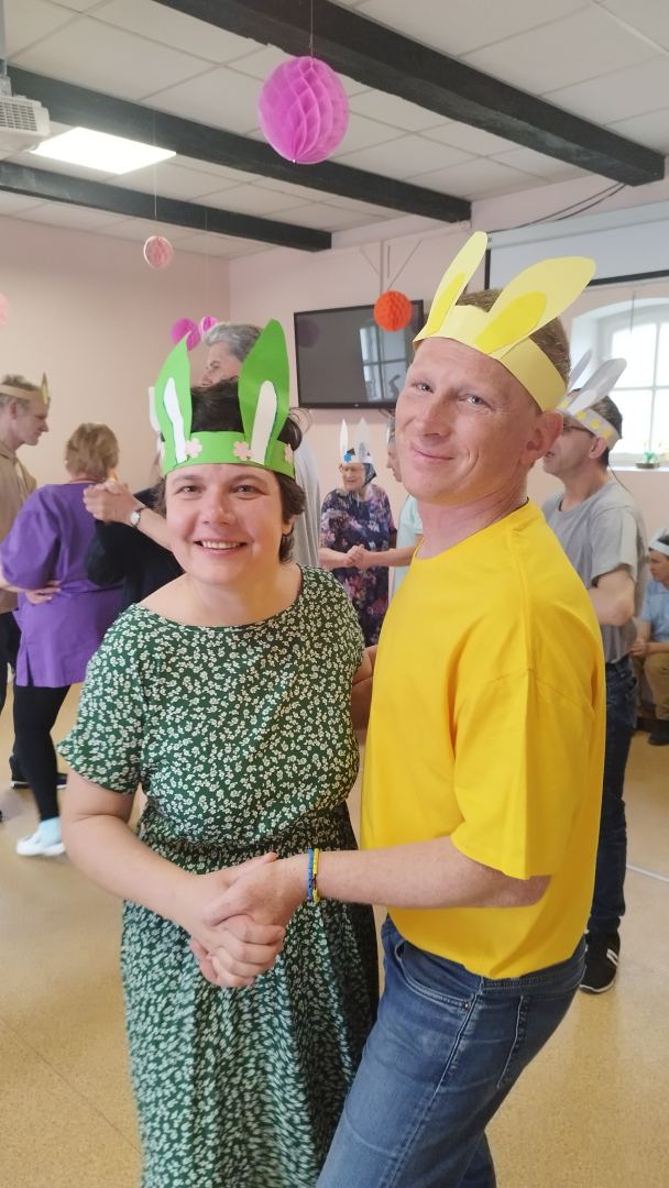 “Zaķu ballīte” Aizvīķos – dejas, dziesmas un pavasara prieks pēc Lieldienām