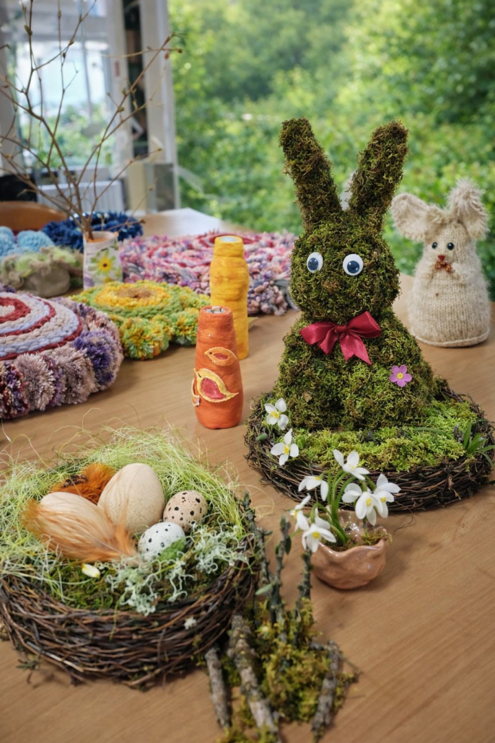 Lieldienu noskaņas “Iļģos” – krāsaina izstāde un pavasara prieks