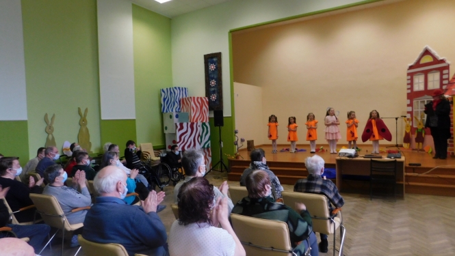 Ļaujiet pavasarim dzīvot jūsu sirdī neatkarīgi no tā, kas ir aiz loga!