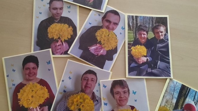 Sirsnīgi sveicam visas māmiņas svētkos!