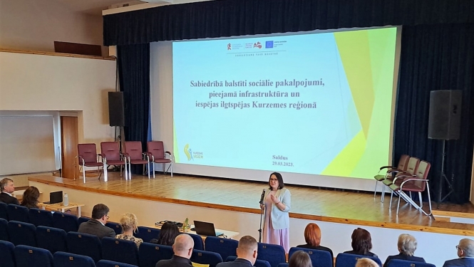 Saldū diskutē par deinstitucionalizācijas procesa norisi Kurzemes reģionā un sabiedrībā balstītu sociālo pakalpojumu ilgtspēju