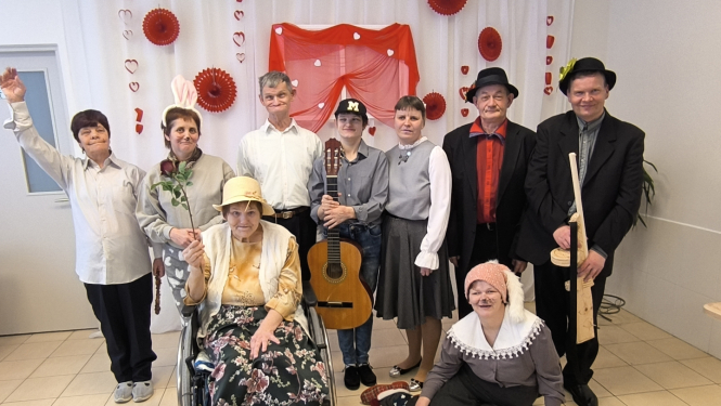 Pavasari ieskandinot – “Gudenieku” filiālē dziesmas, dejas un sirsnīgi smaidi
