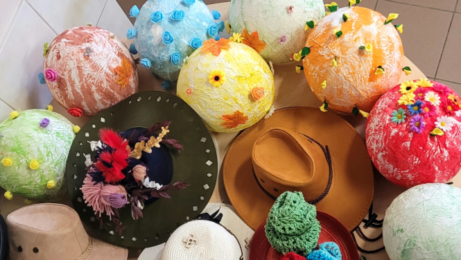 Krāsainā “Cepuru balle” Aizvīķos – radošums, prieks un kopā būšana