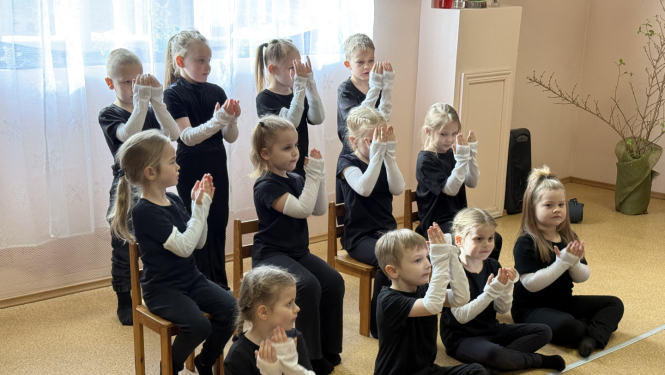 Sirsnīgs Lieldienu prieks “Aizvīķos” – bērnu priekšnesums ienes pavasara siltumu