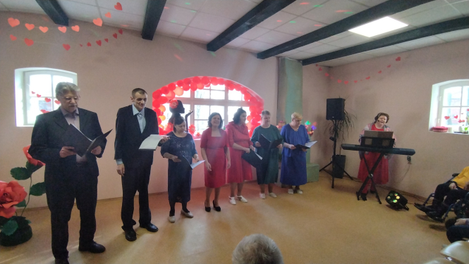 Ak, sievietes, dievietes