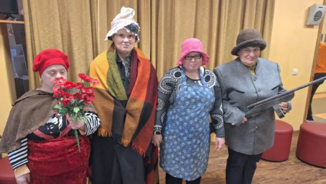 Izrāde“Sarkangalvīte un vilks” Dundagā