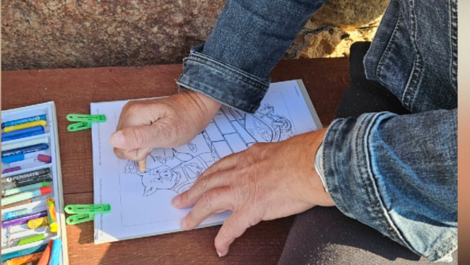 Mākslas plenērs “Dundagā” – radošums, sadarbība un pasakas “Trīs sivēntiņi” krāsās