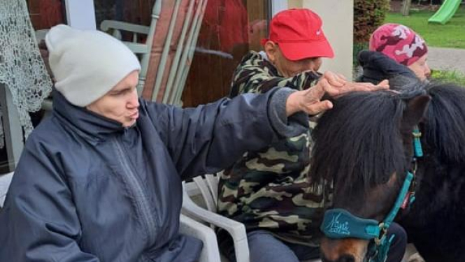 Ciemos pie "Pozitīvo emociju klubs"