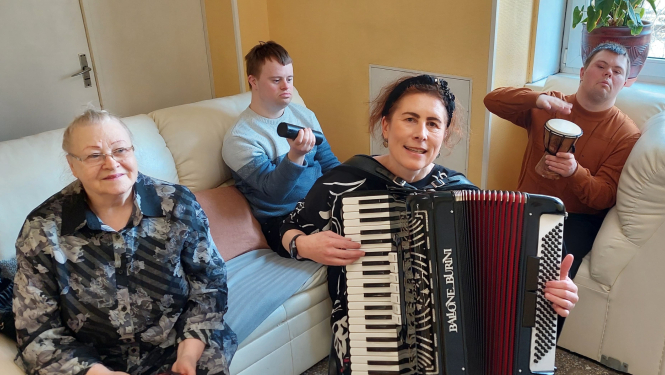 Sirsnīgs muzikāls ciemiņš Liepājā – dziesmas, dzeja un kopā būšanas prieks