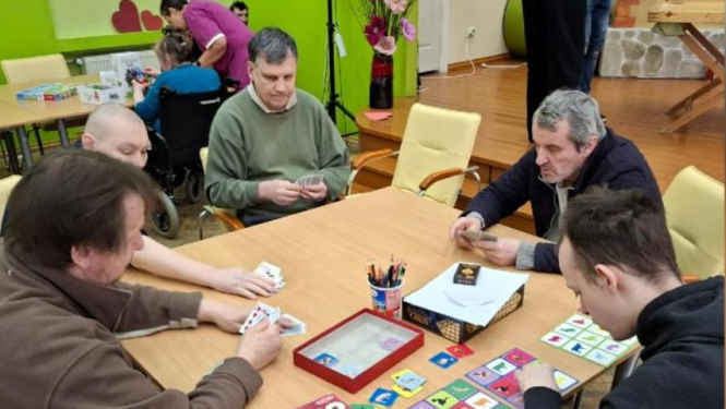 Azarta un smaidu pilna “Galda spēļu pēcpusdiena” filiālē “Iļģi”