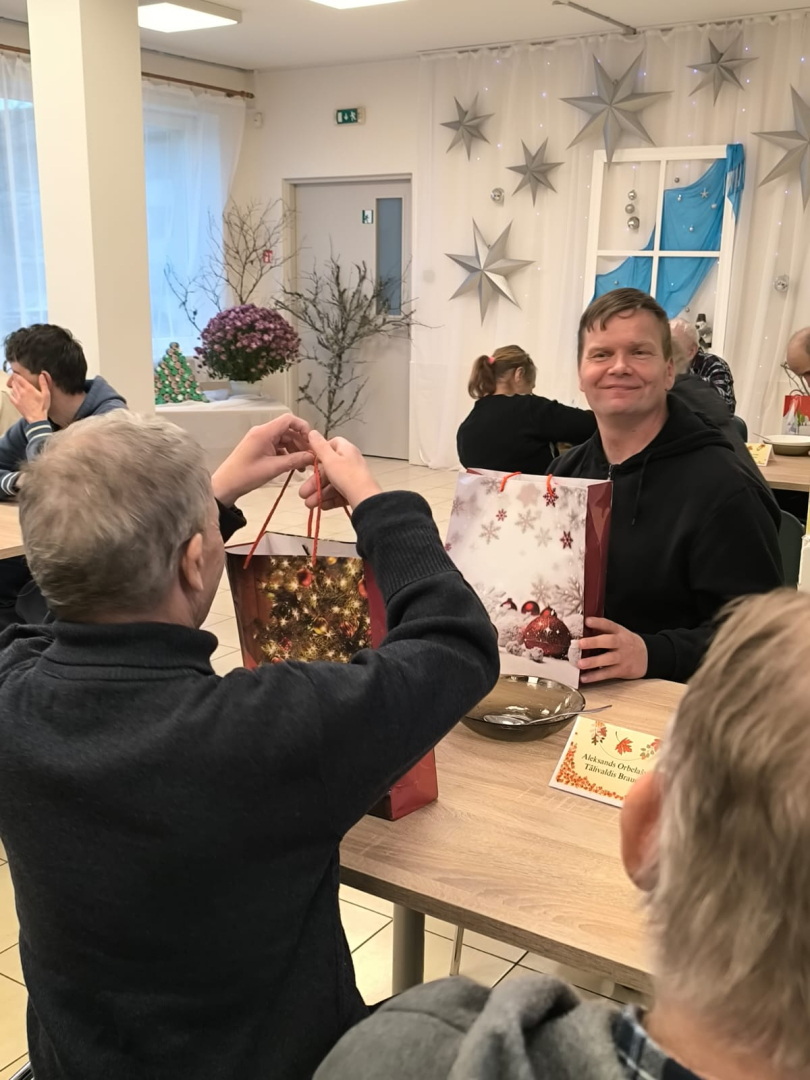 Paldies par sirdi sildošām svētku dāvanām