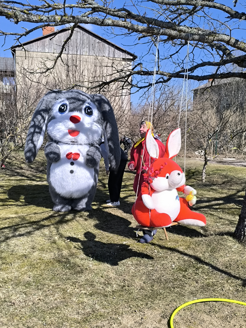 Lieldienu zaķa sagaidīšana “Gudeniekos” – rotaļas, šūpoles un prieka pilni mirkļi