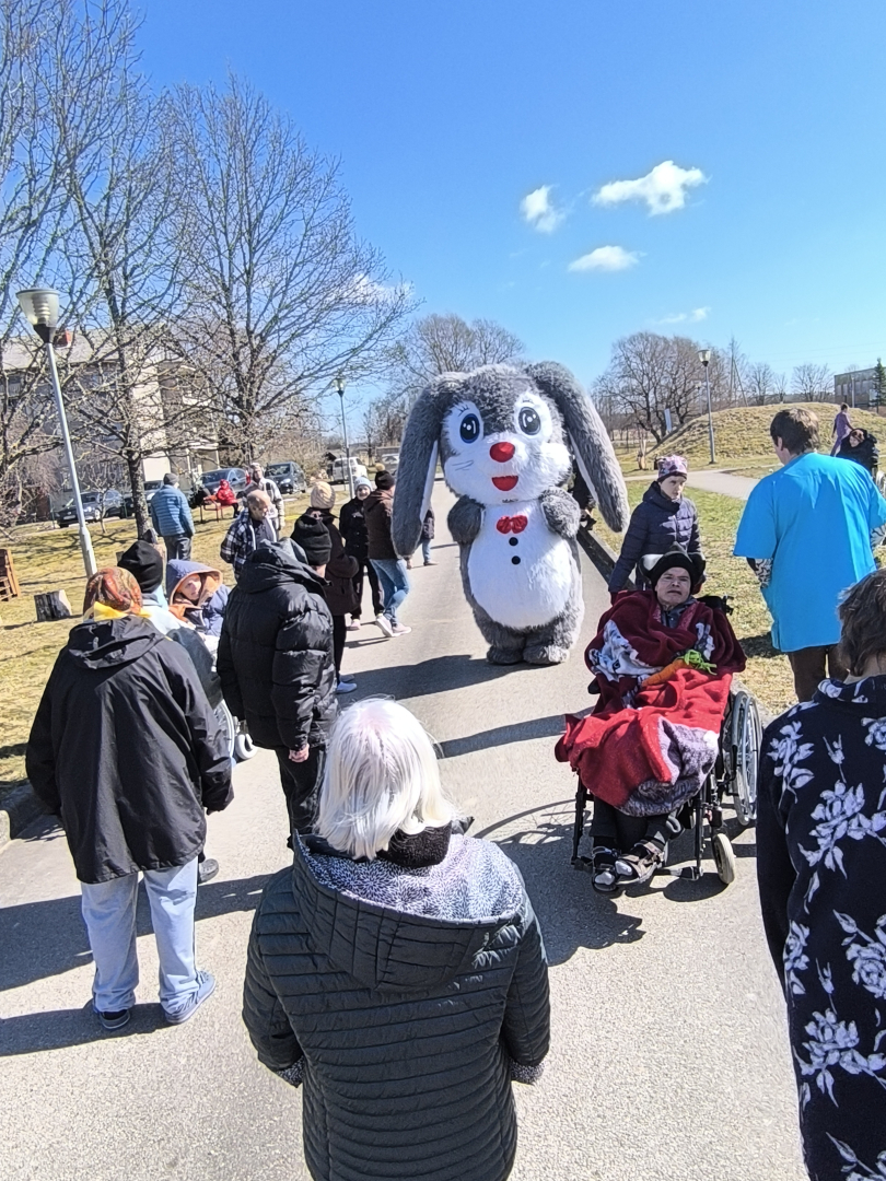 Lieldienu zaķa sagaidīšana “Gudeniekos” – rotaļas, šūpoles un prieka pilni mirkļi