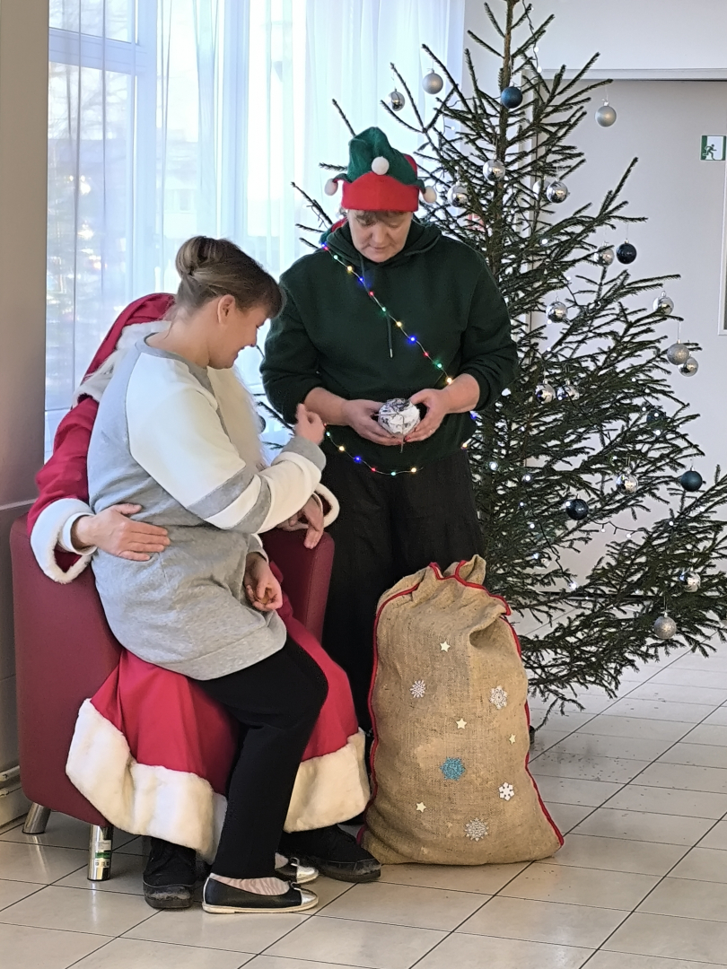 Smiekli, dejas un svētku prieks “Gudeniekos”