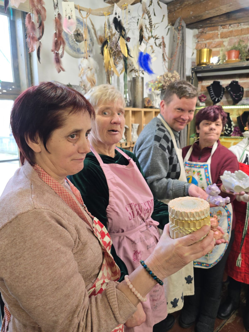 Radošs un iedvesmojošs rīts Liepājā “Gudenieku” filiāles klientiem