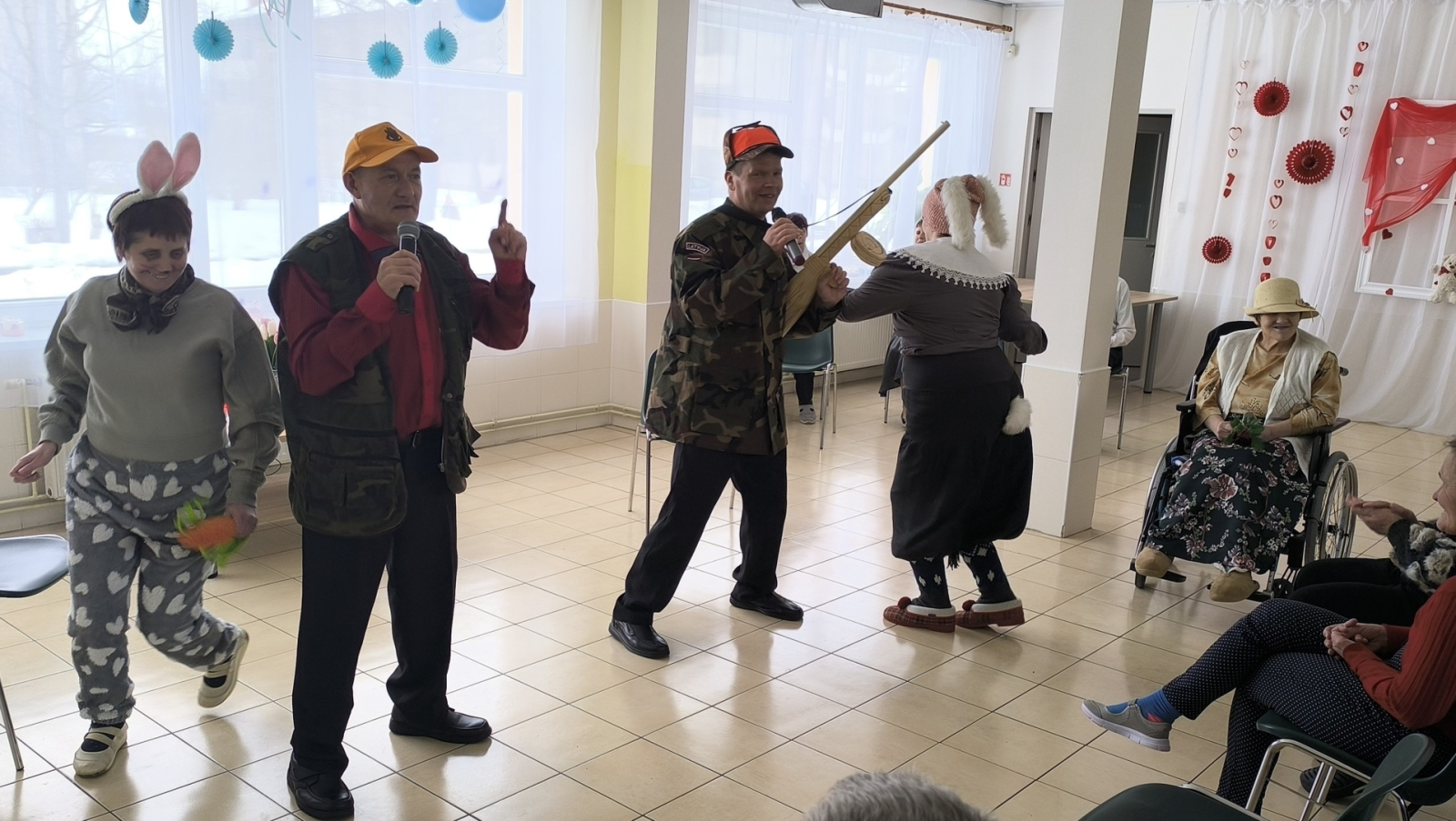 Pavasari ieskandinot – “Gudenieku” filiālē dziesmas, dejas un sirsnīgi smaidi