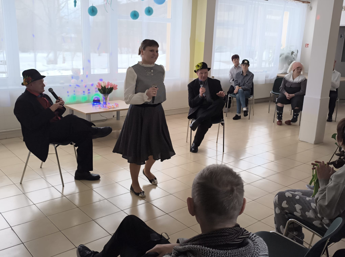 Pavasari ieskandinot – “Gudenieku” filiālē dziesmas, dejas un sirsnīgi smaidi