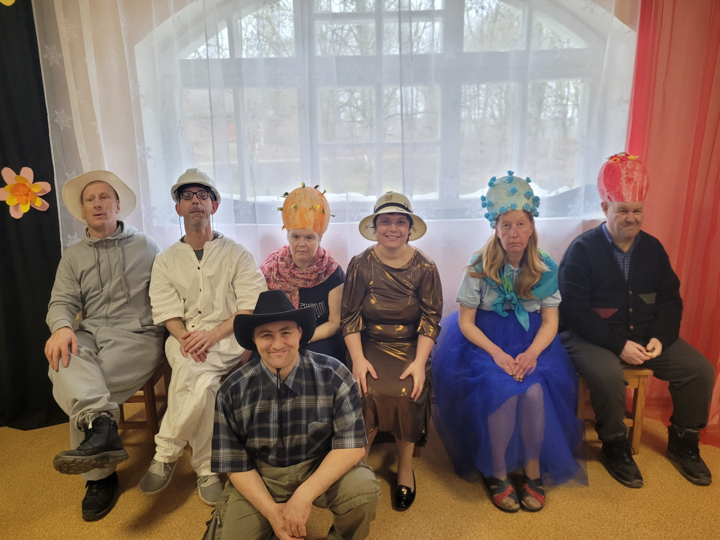 Krāsainā “Cepuru balle” Aizvīķos – radošums, prieks un kopā būšana