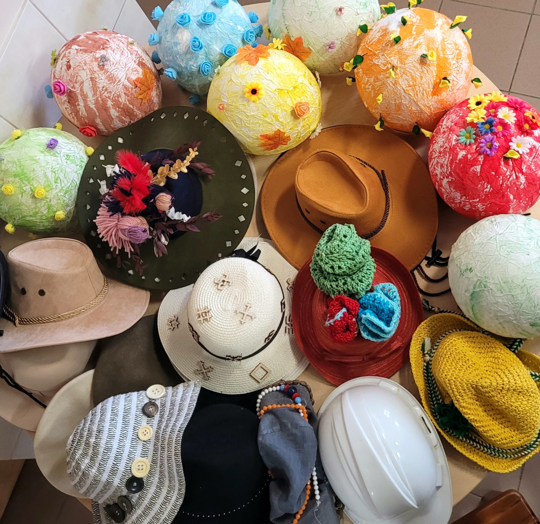 Krāsainā “Cepuru balle” Aizvīķos – radošums, prieks un kopā būšana