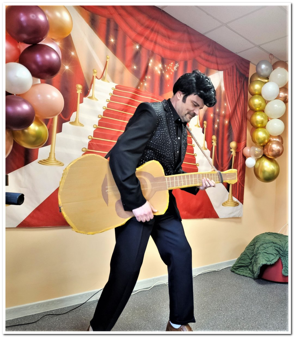 Popielas spožums Dundagā – no Turaidas roze līdz Elvis Presley un Intars Busulis “Bēbīšu maršam”