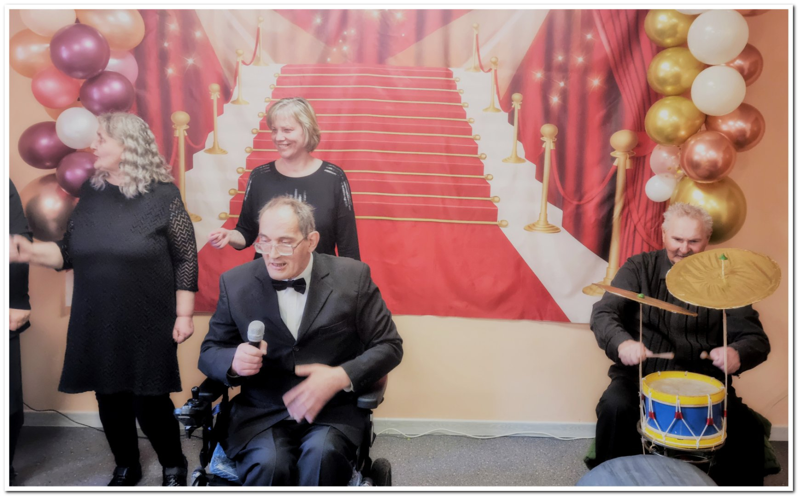 Popielas spožums Dundagā – no Turaidas roze līdz Elvis Presley un Intars Busulis “Bēbīšu maršam”