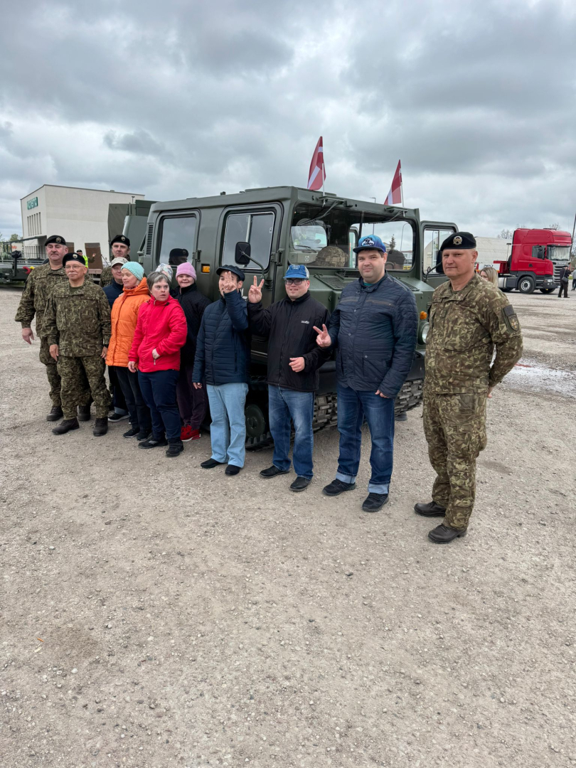 “Brīvības svētku” militārā parāde