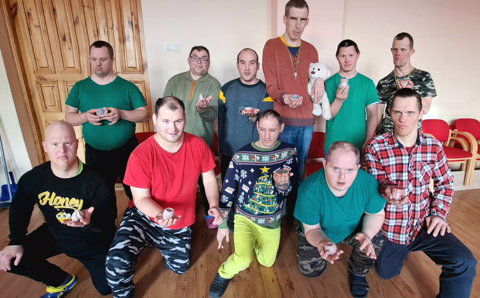 Gaisma, krāsas un kopā būšana Sveču dienā filiālē “Veģi”