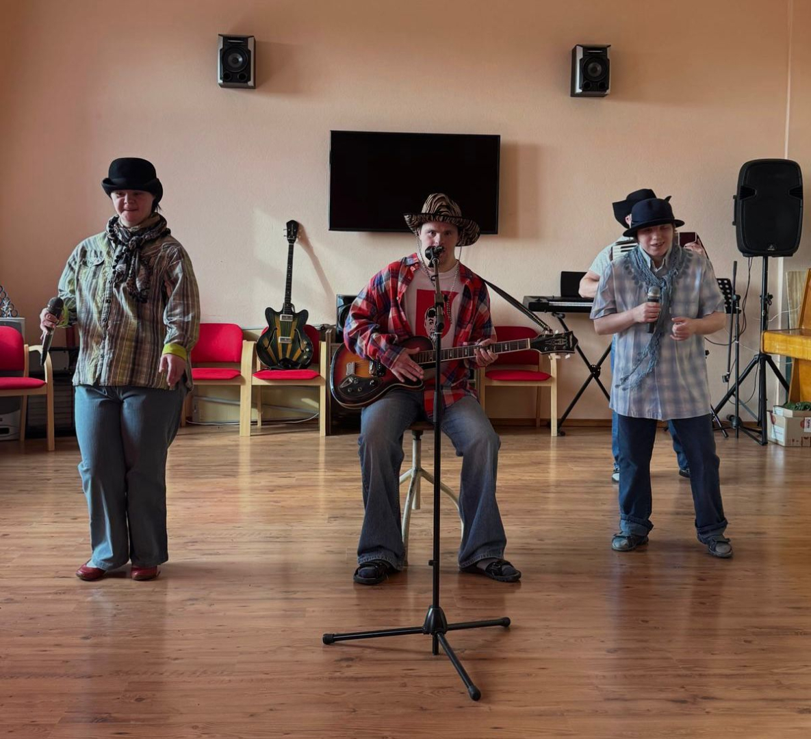 Kad zvaigznes tiekas: mūzika, radošums un prieks “Veģos”